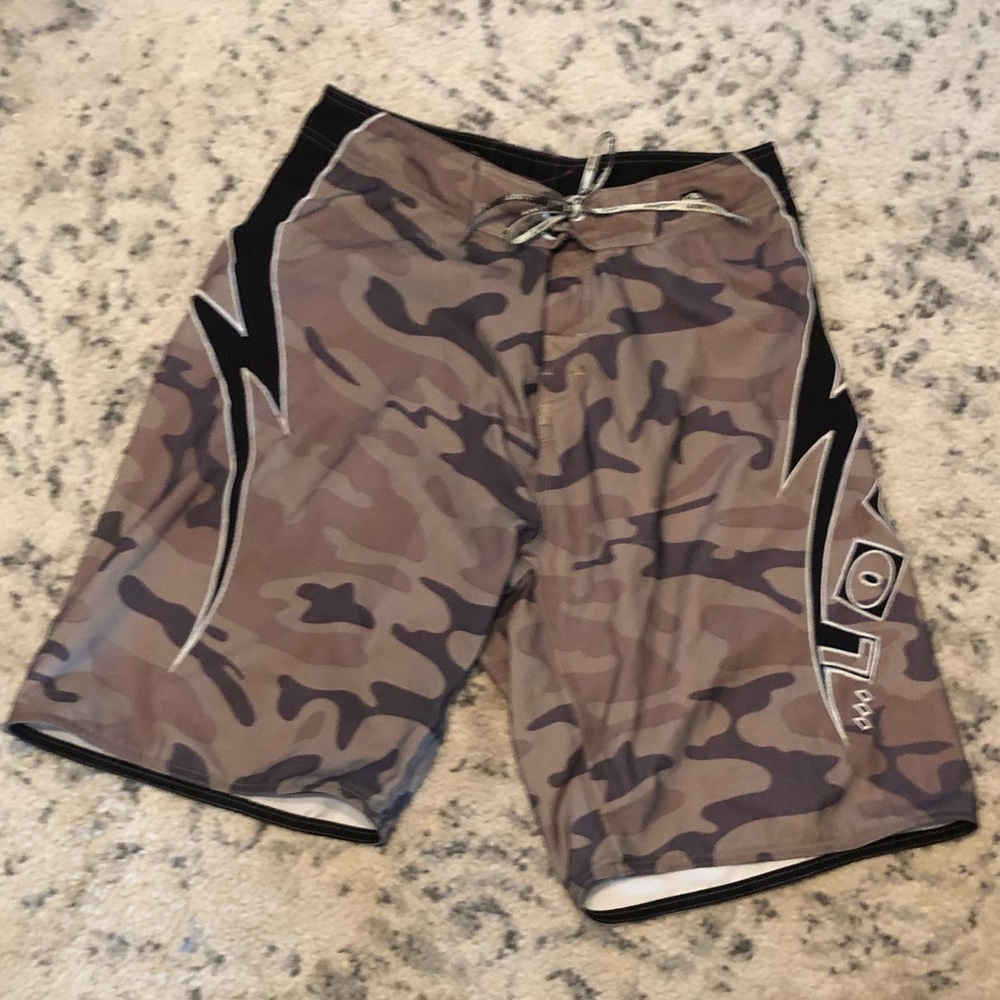Lost Men’s Size 34 Baggies Camo Shorts